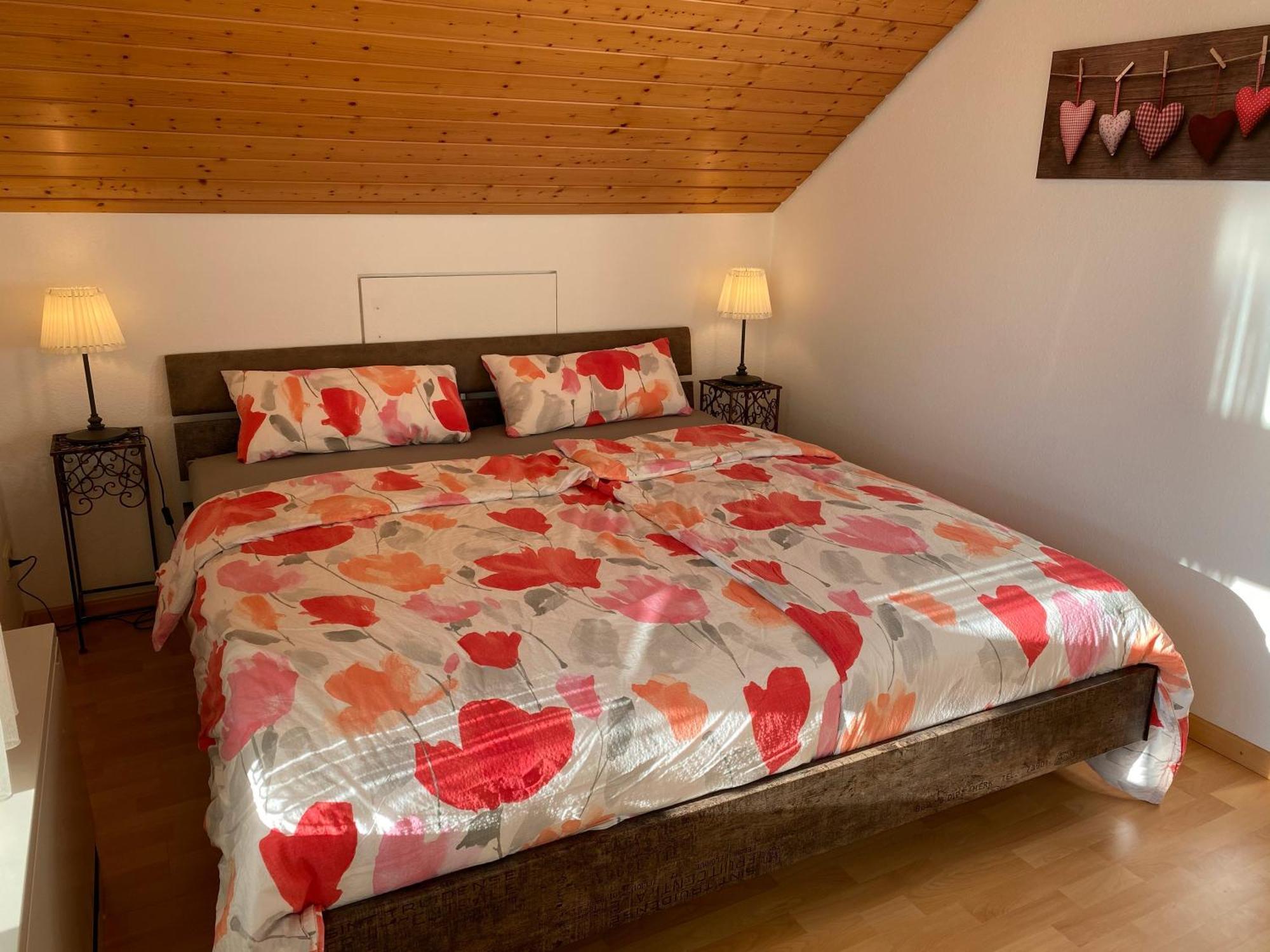 Apartamento Haus Am Sonnenhügel Bad Urach Exterior foto