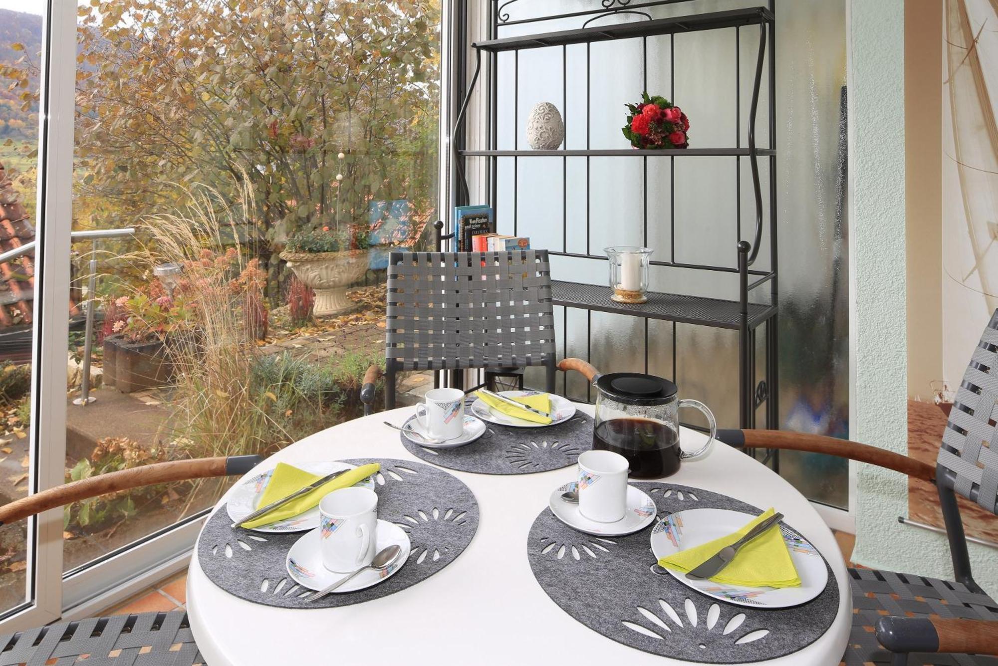 Apartamento Haus Am Sonnenhügel Bad Urach Exterior foto
