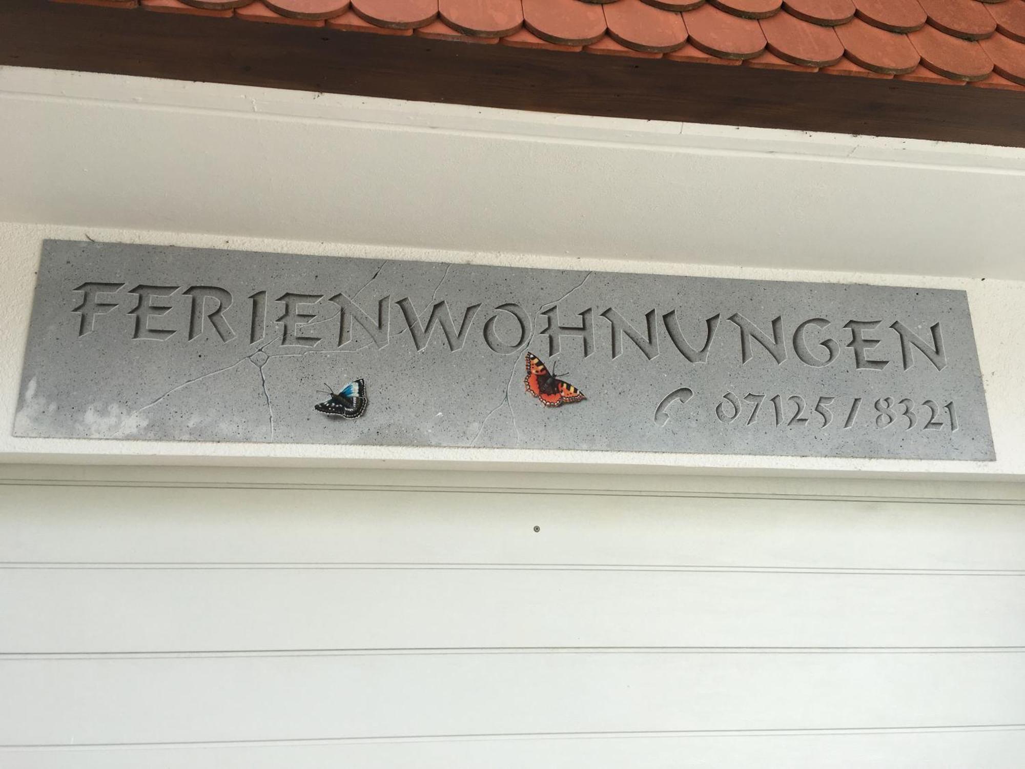 Apartamento Haus Am Sonnenhügel Bad Urach Exterior foto
